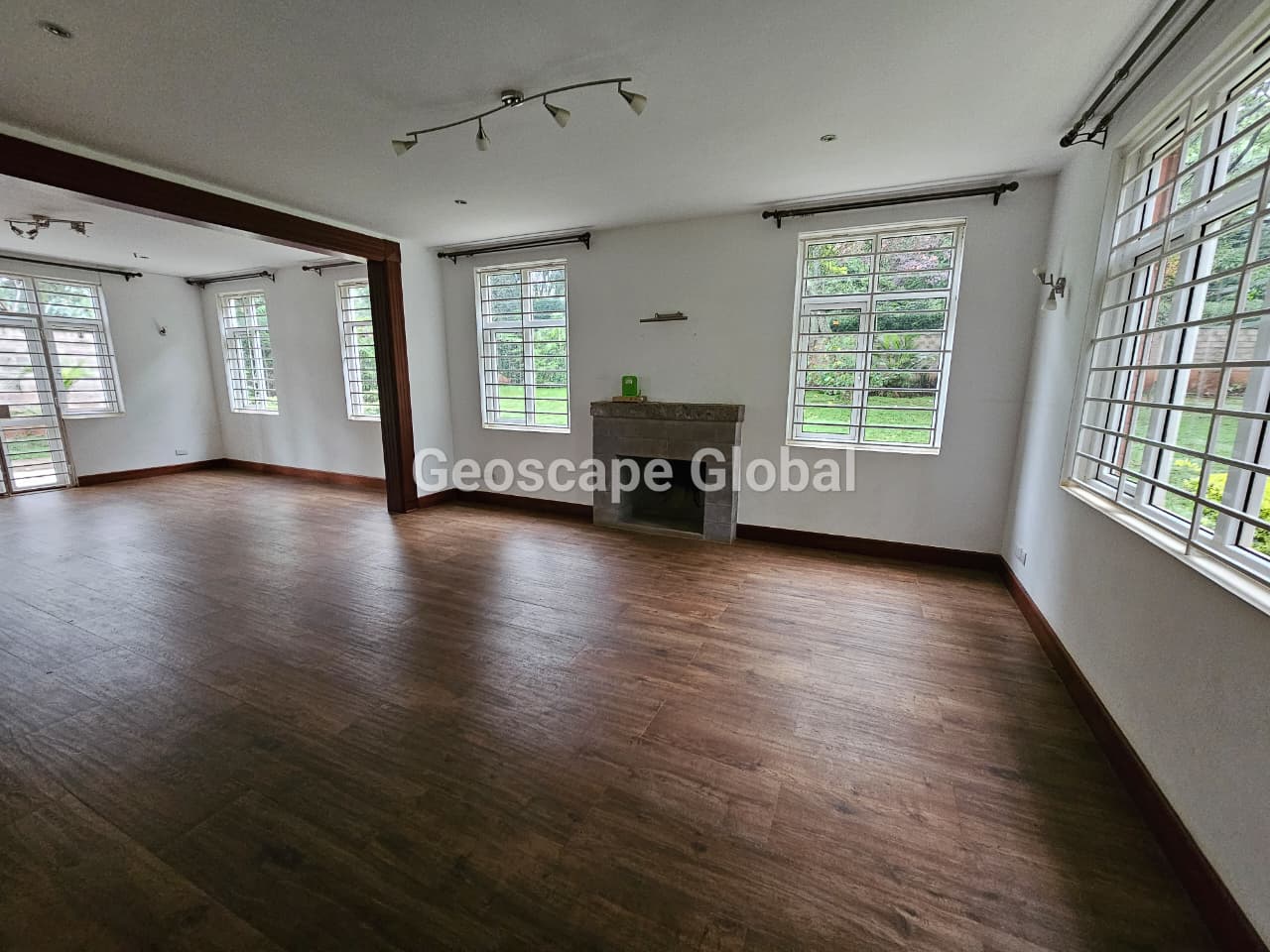 FOR RENT: 5-Bedroom House – Rosslyn