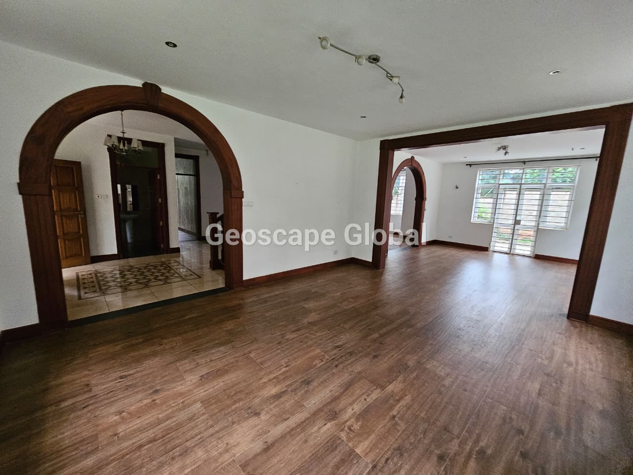 FOR RENT: 5-Bedroom House – Rosslyn