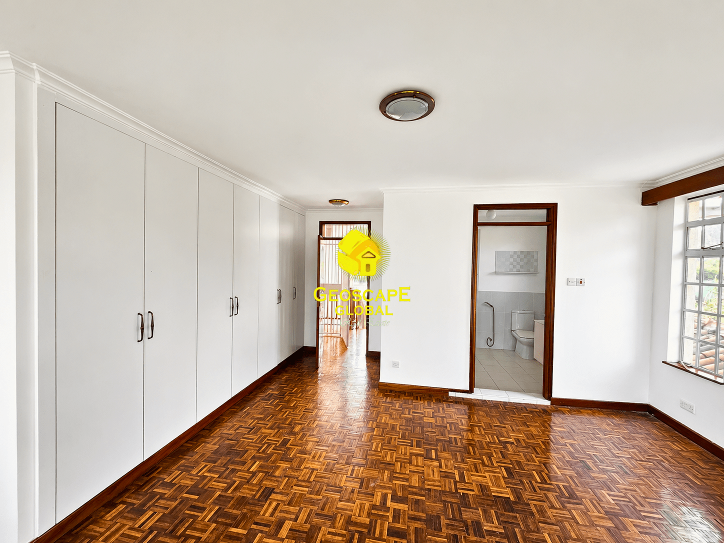 4-BEDROOM TOWNHOUSE FOR SALE – ROSSLYN