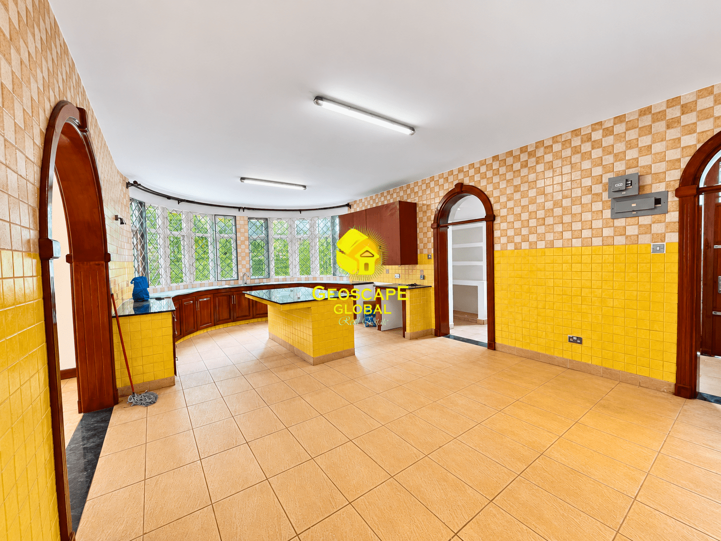FOR RENT: FIVE-BEDROOM HOUSE – ROSSLYN