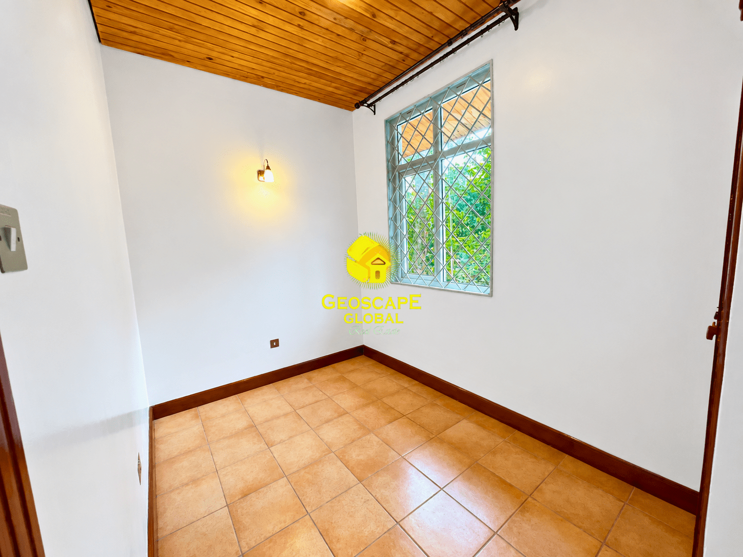 FOR RENT: FIVE-BEDROOM HOUSE – ROSSLYN