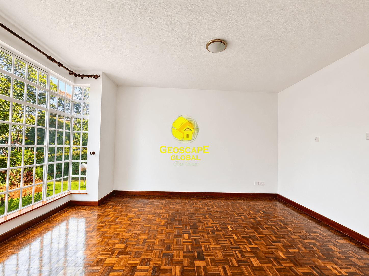 4-BEDROOM TOWNHOUSE FOR SALE – ROSSLYN
