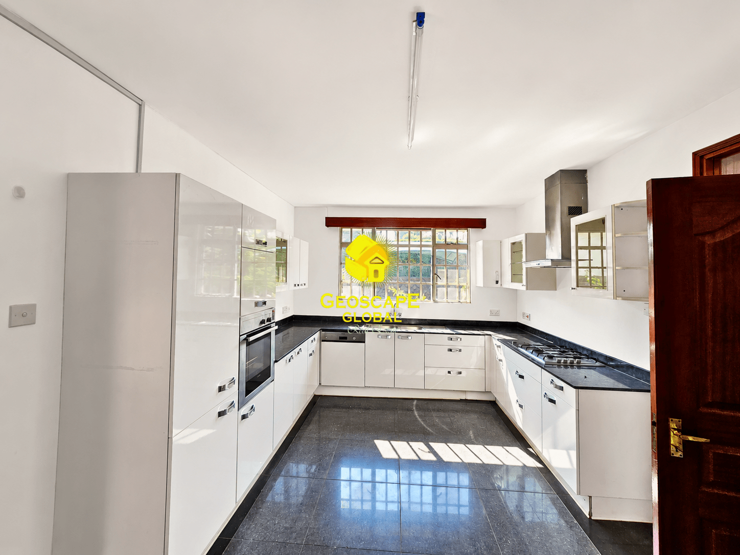 4-BEDROOM TOWNHOUSE FOR SALE – ROSSLYN