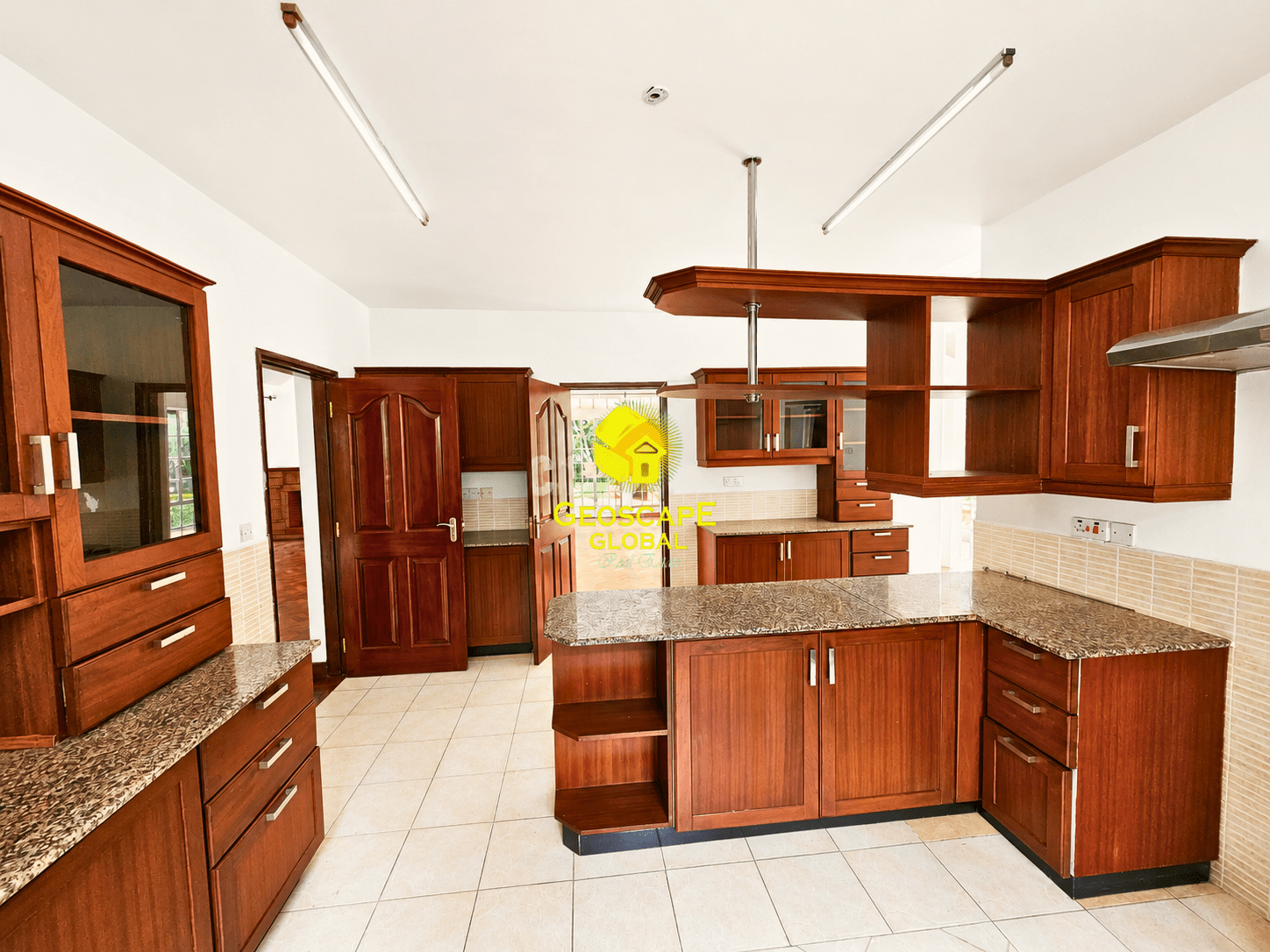 Rosslyn – Five-Bedroom House for Rent