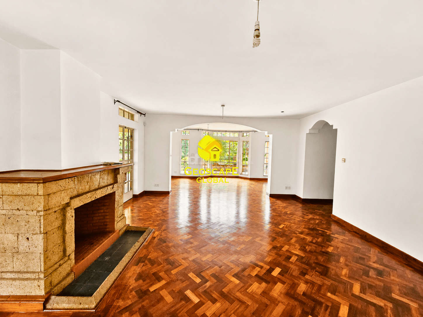 Rosslyn – Five-Bedroom House for Rent