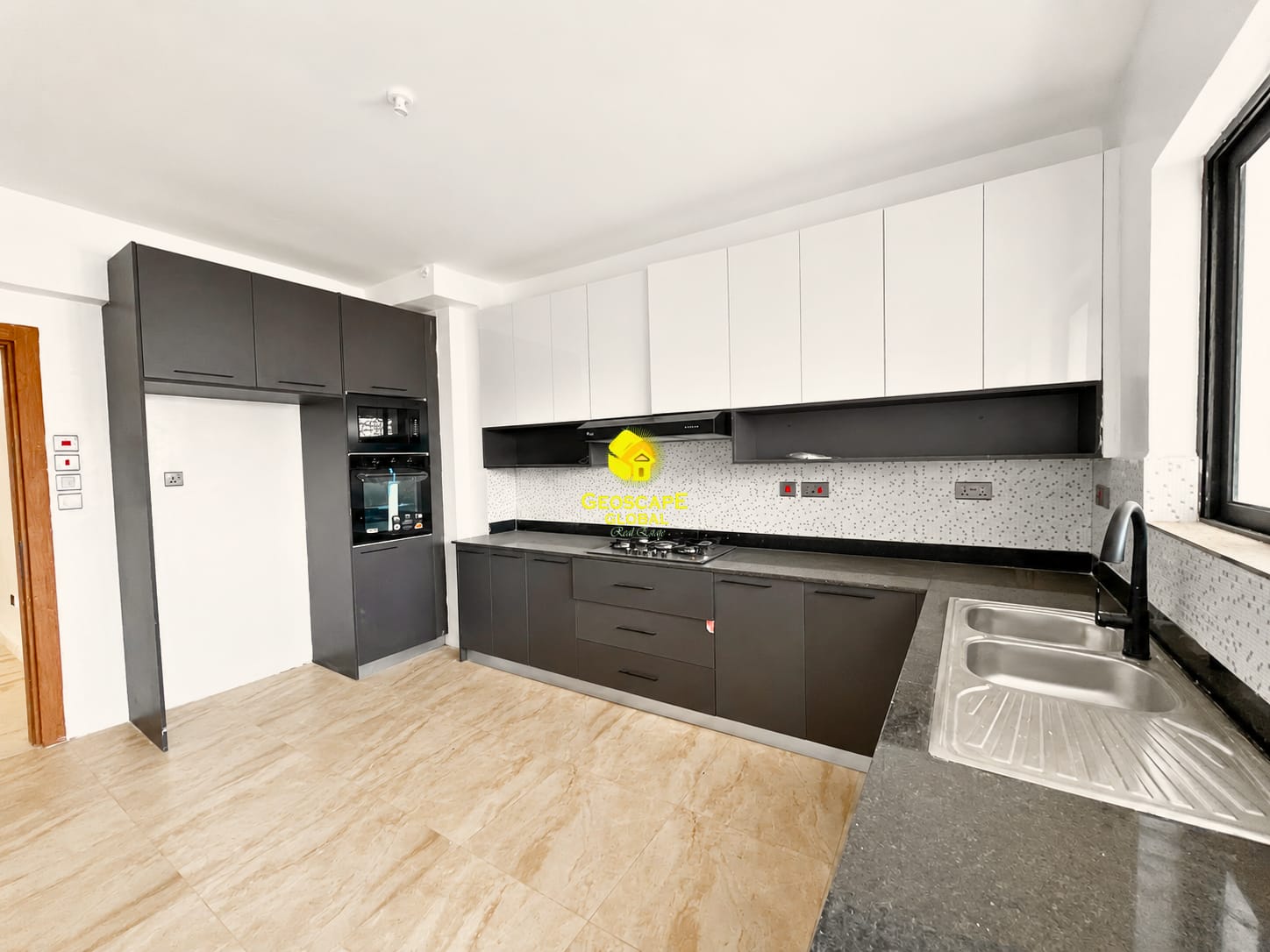 🏡 FOR RENT: Six-Bedroom Unfurnished Apartments – Parklands