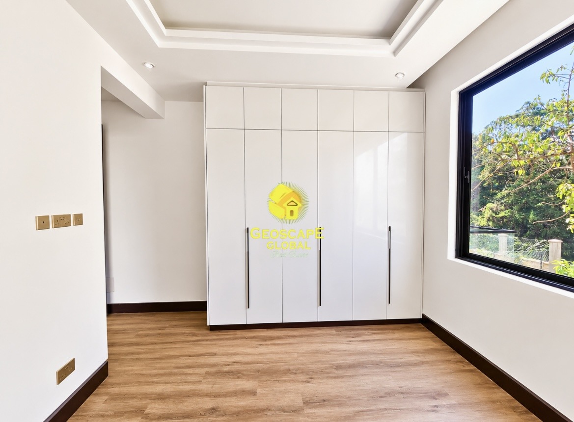 WESTLANDS – 5-BEDROOM TOWNHOUSE WITH DSQ & GARDEN