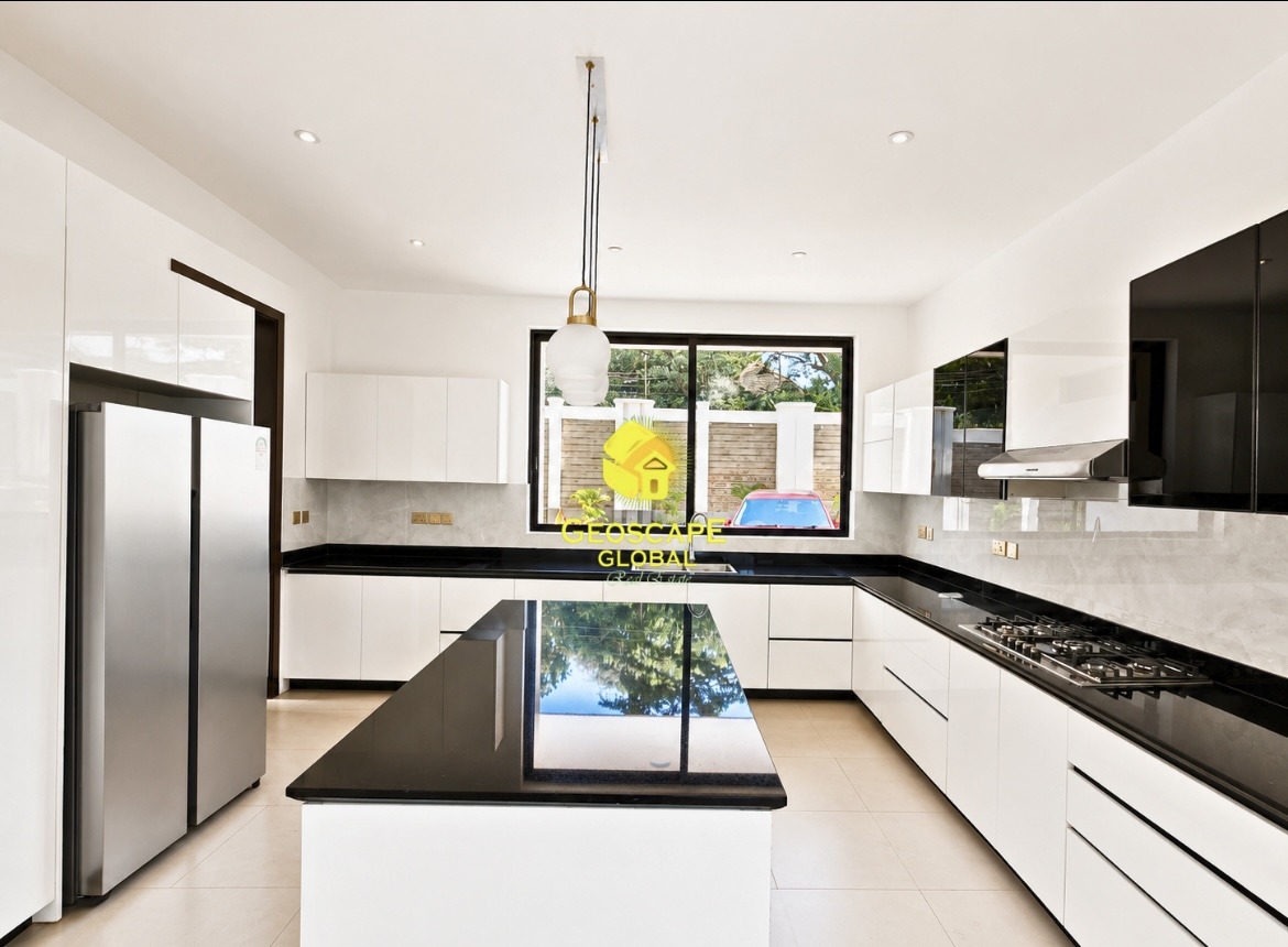 WESTLANDS – 5-BEDROOM TOWNHOUSE WITH DSQ & GARDEN