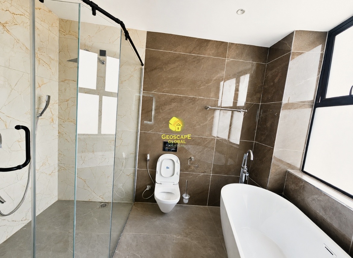 🏡 FOR SALE: Three-Bedroom Unfurnished Apartments – Riverside