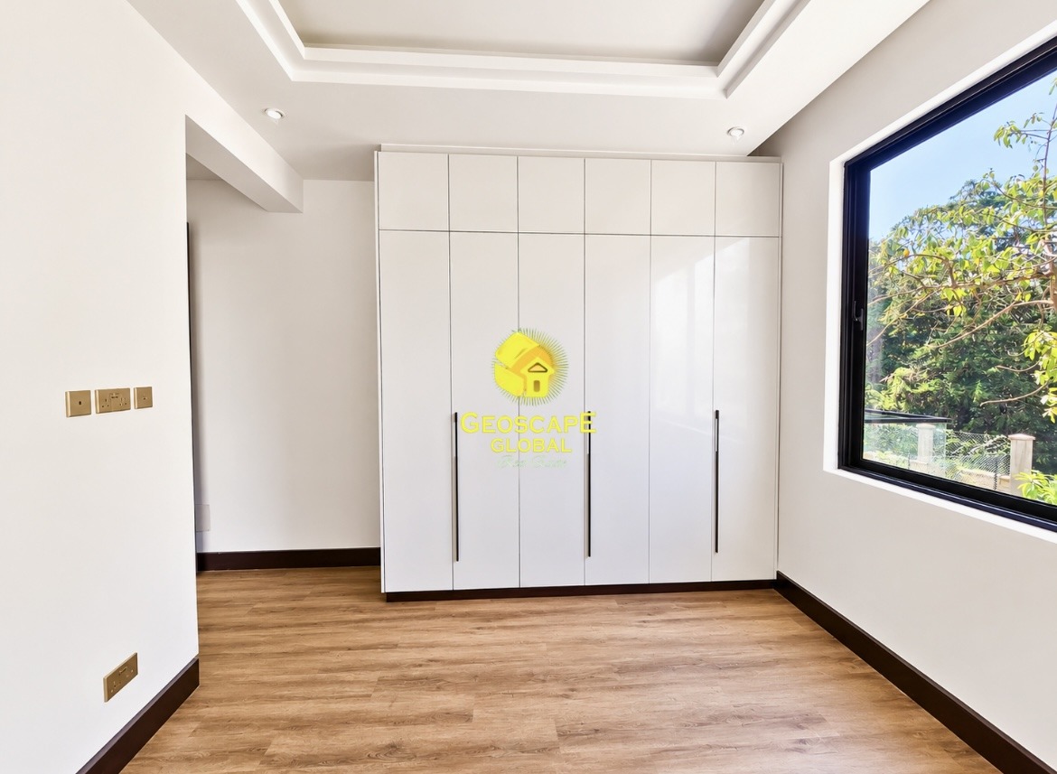 🏡 FOR RENT: Five-Bedroom Unfurnished Townhouse – General Mathenge