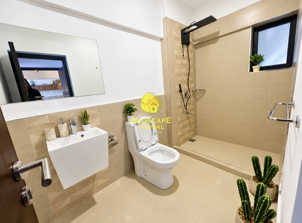🏡 FOR SALE: Two-Bedroom Furnished Apartment – Rosslyn