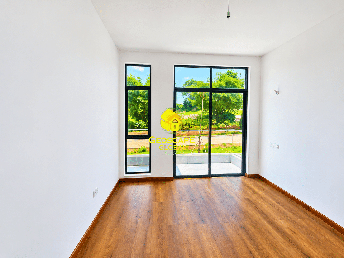 FIVE-BEDROOM TOWNHOUSE FOR SALE