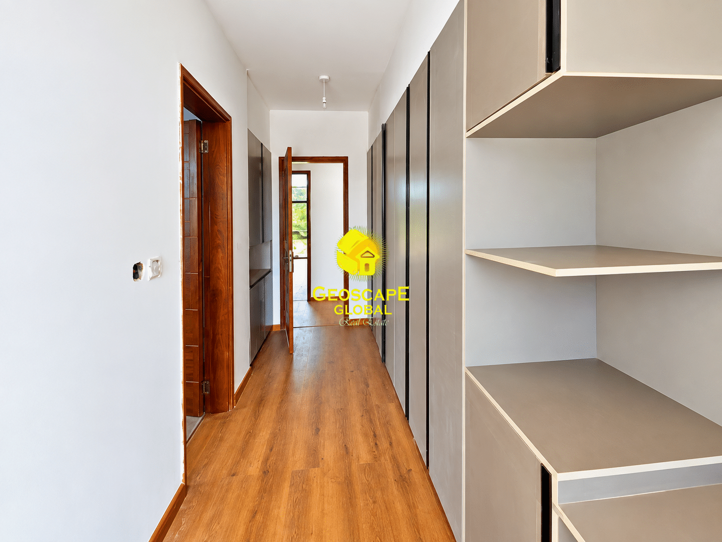 FIVE-BEDROOM TOWNHOUSE FOR SALE